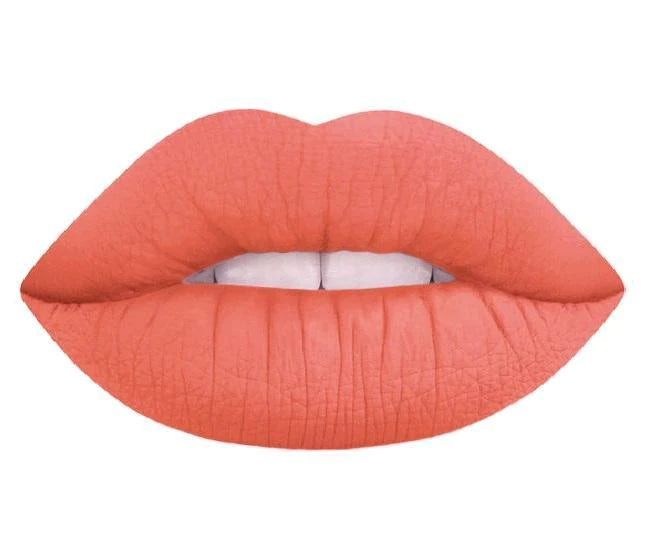 Coral Pink kleurige BFF Halal lipstick op sierlijke vrouwelijke lippen