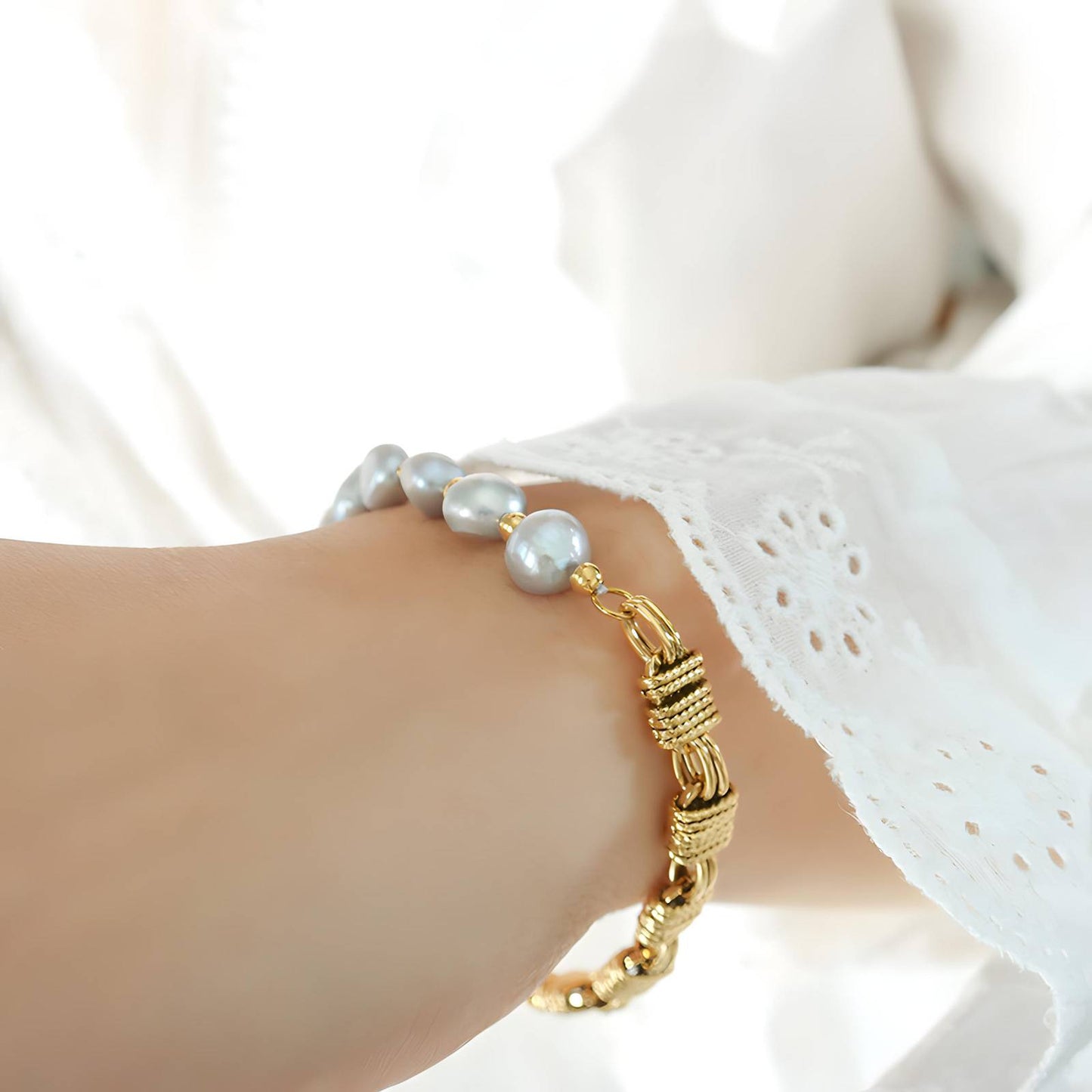 BAROQUE PEARL BRACELET - LAYLA