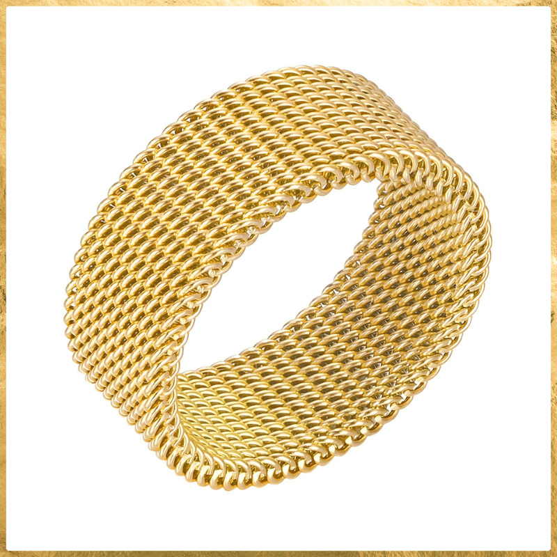 Detailweergave van de duurzame gouden mesh ring