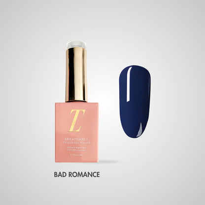 Bad Romance Halal Gel Polish – Diep navy blauw met een verfijnde glans, flacon en kleurstaal