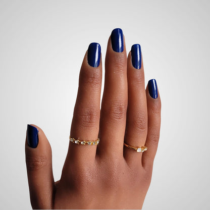 Halal Gel Polish in Bad Romance – Verfijnde navy tint met een elegante afwerking