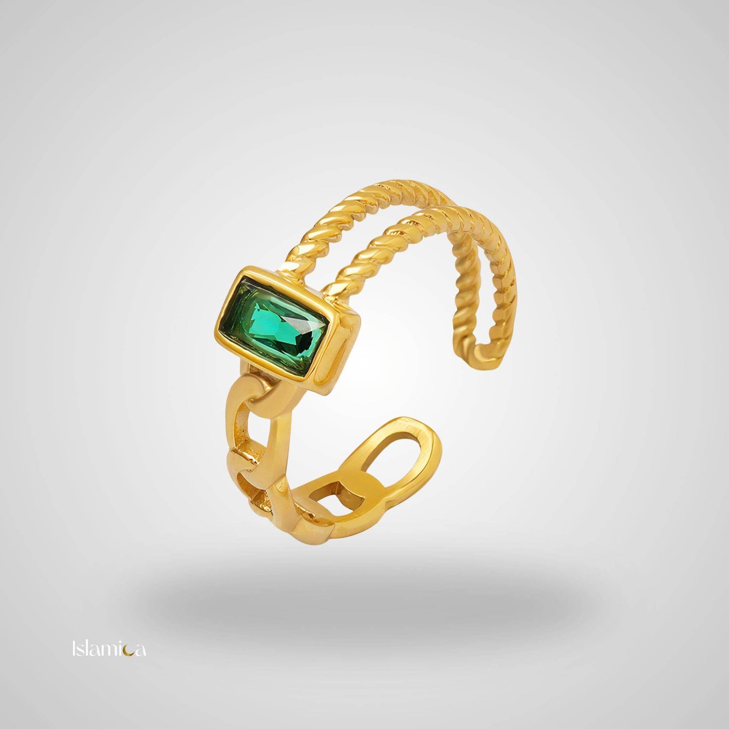 Celeste Emerald goudring met groene steen en triple 18k gold plating. Elegant design voor een stijlvolle look.