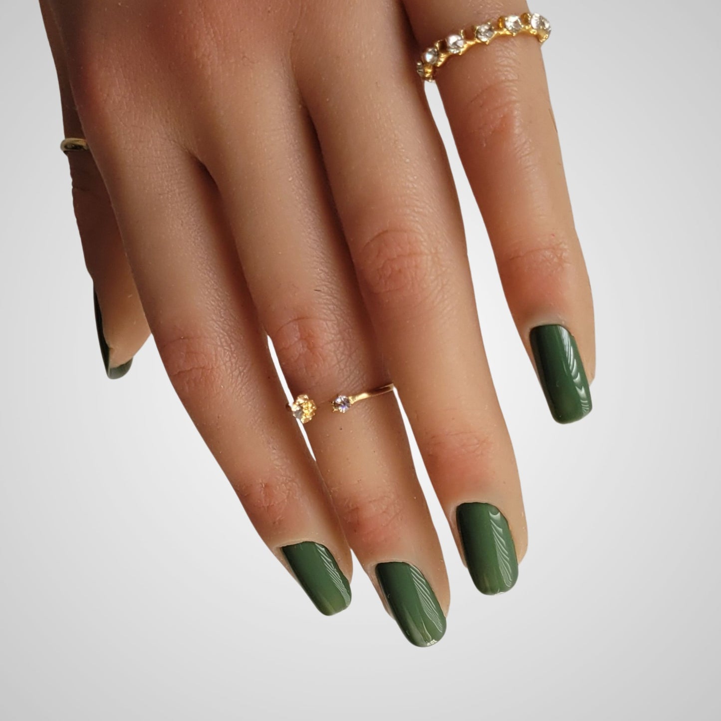 Halal Gel Polish in Green Machine – Diep groene tint met luxe uitstraling