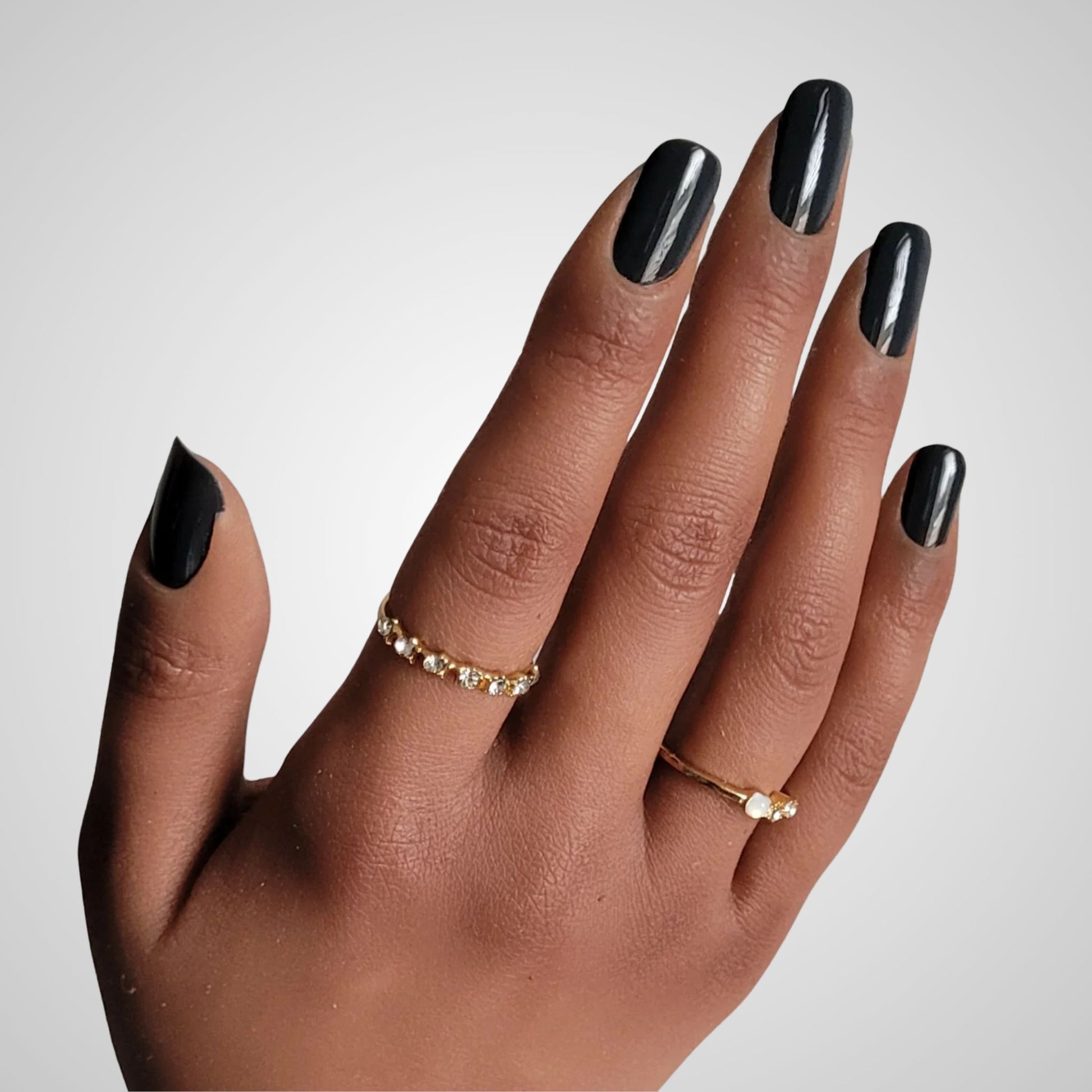  Midnight Dance op de nagels – Intense, diepe zwarte tint met een luxe glans